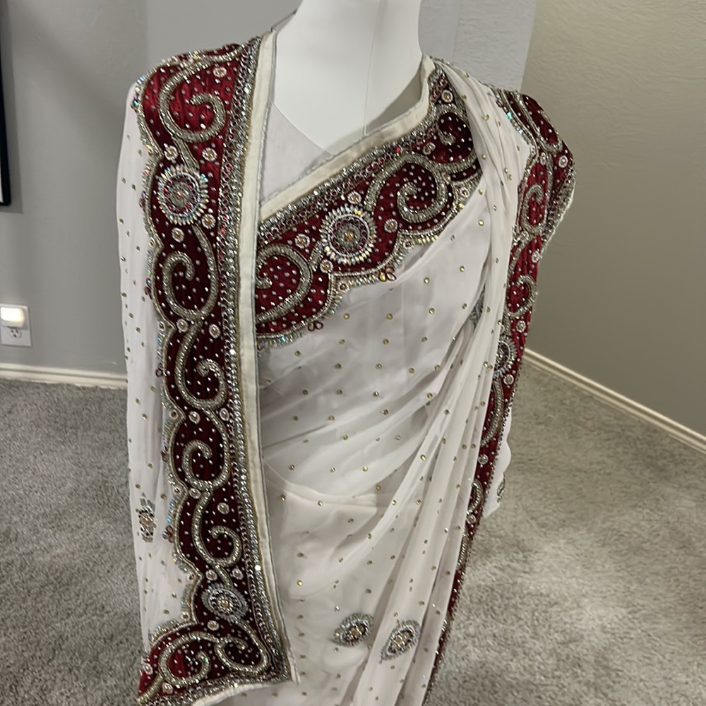Bridal saree white, velvet Heavy stone maroon border Prestitch saree with blouse